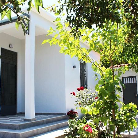 Orange Garden Villa Aigio Exterior foto