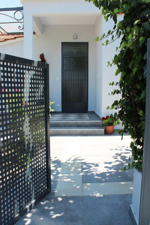 Orange Garden Villa Aigio Exterior foto